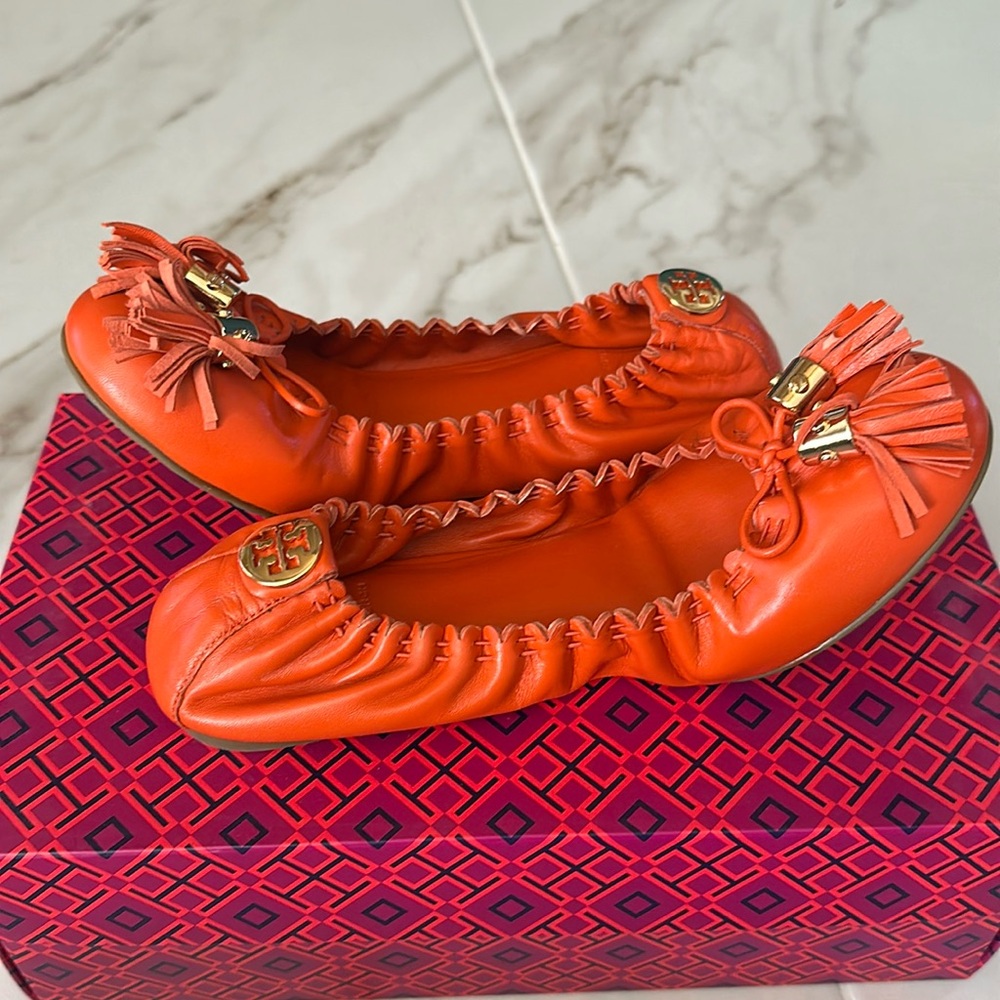 Tory Burch orange flexible leather ballet flats